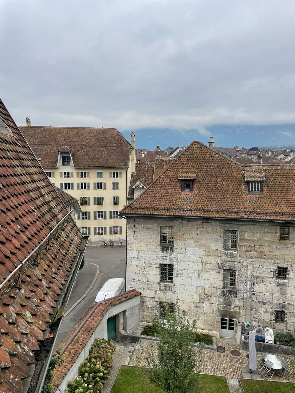 Moderne 2.5-Zimmer-Wohnung mit Balkon im Herzen von Solothurn