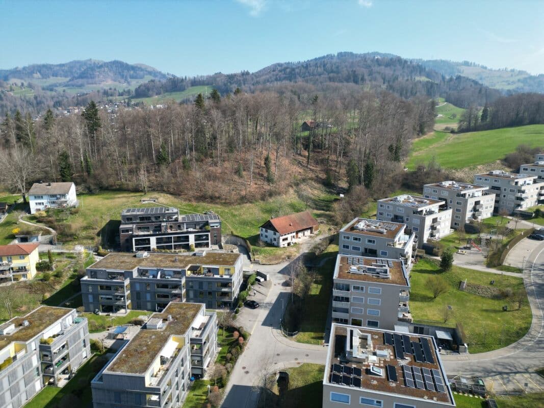 NEUBAU - Moderne 4.5-Zimmer-Wohnung im Obergeschoss an idyllischer Lage