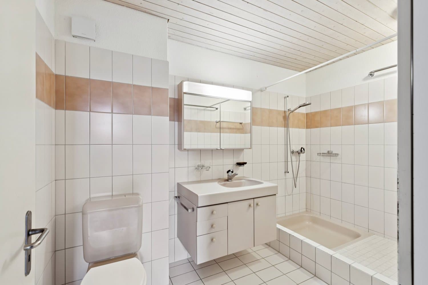 Für Dachwohnungen-Liebhaber! *Mieten ohne Kaution*