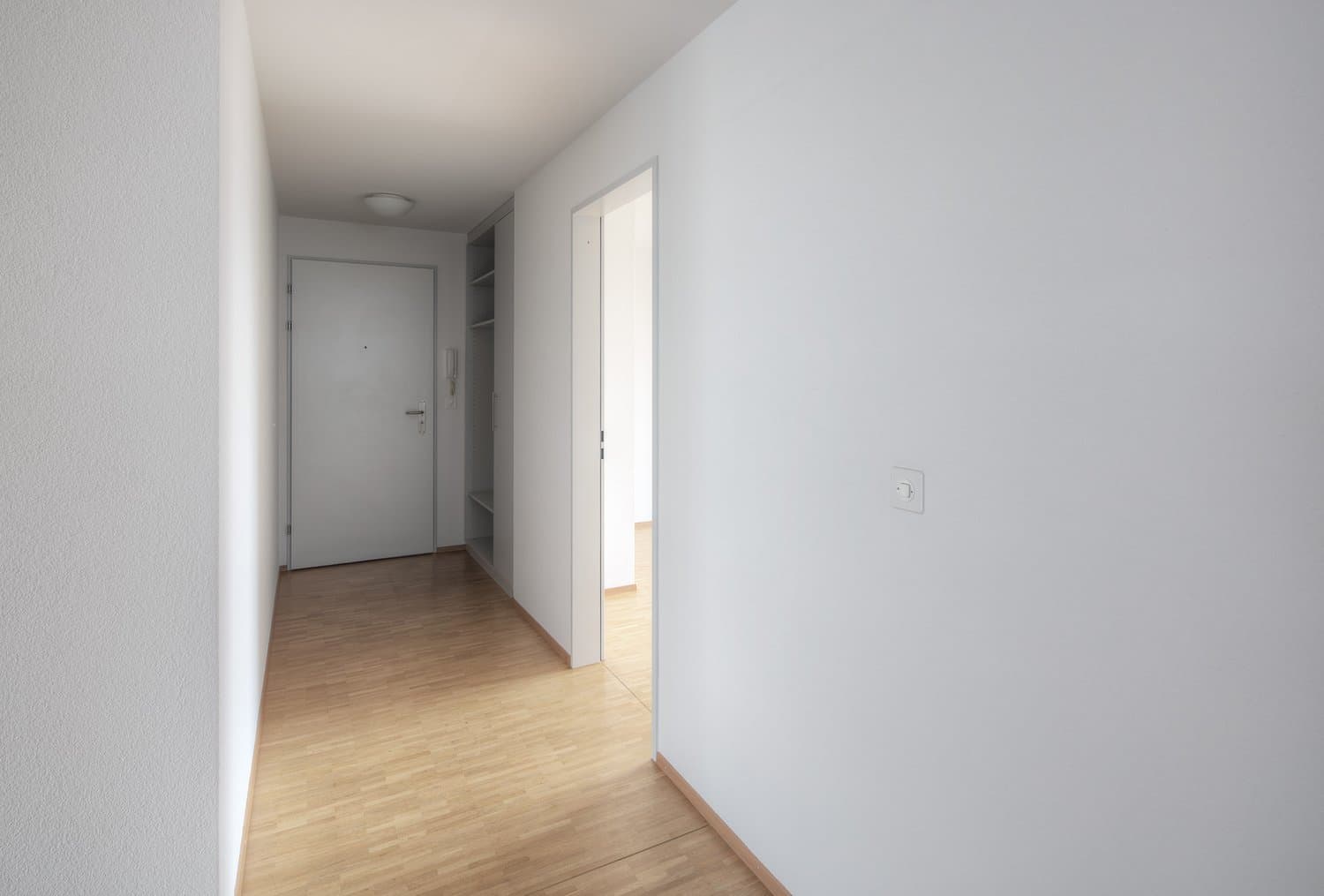 Hochwertige, elegante Wohnung mit 30m² Balkon!