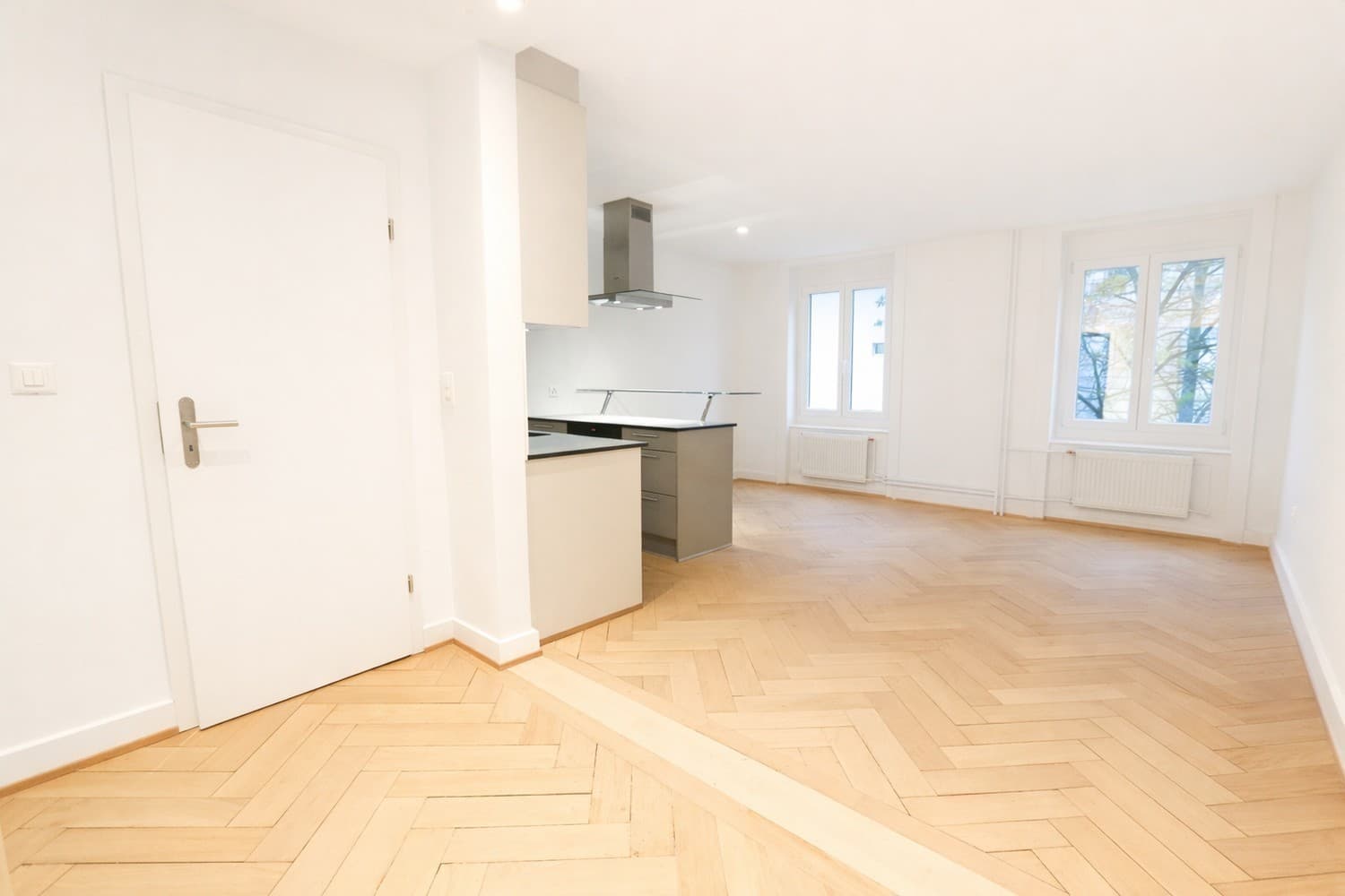 Stilvolle 2-Zimmer-Wohnung mit Balkon  Altbaucharme an Toplage beim Manesseplatz