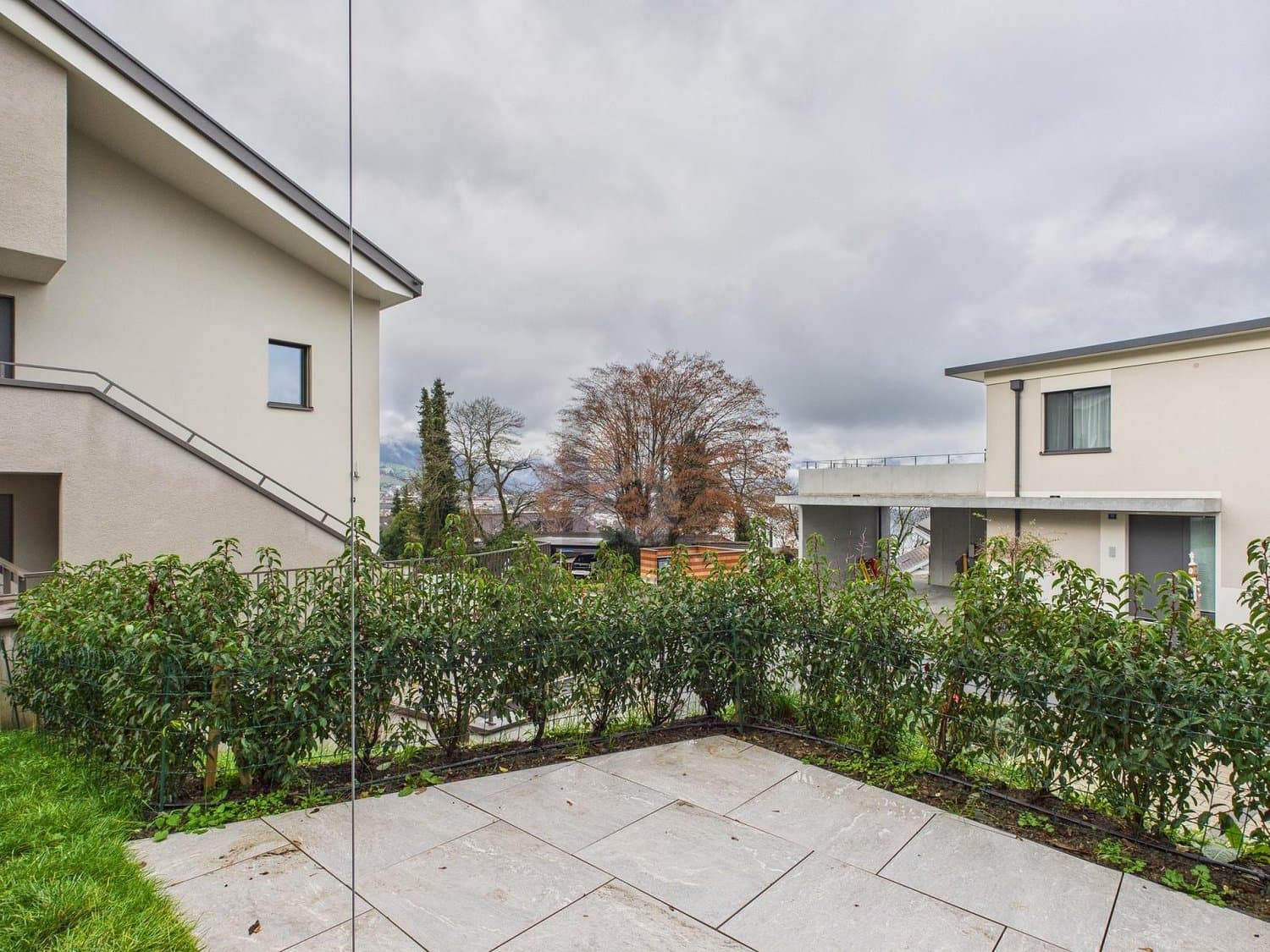 HOCHWERTIG MIT SONNIGEM GARTEN UND SITZPLATZ!