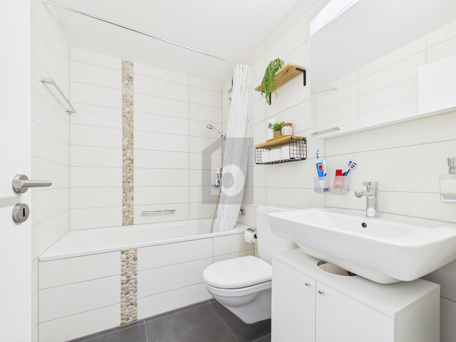 SONNIG, HELL UND FAMILIENFREUNDLICH