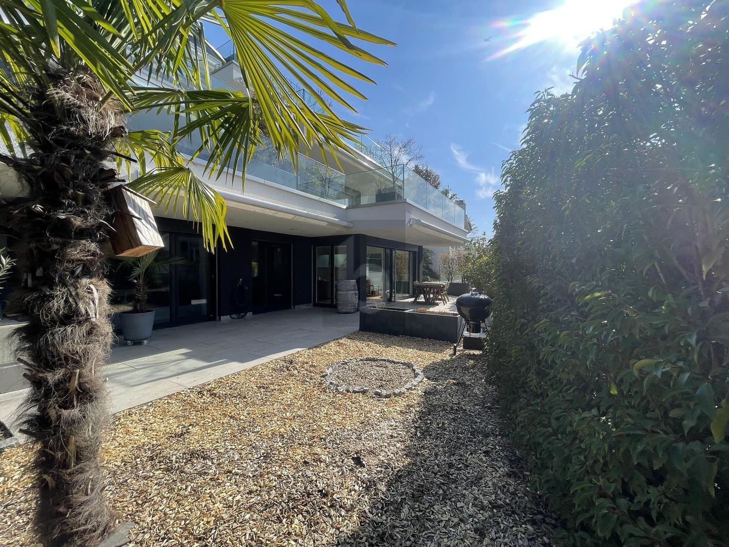 EXKLUSIV, RUHIG UND MIT GROSSER TERRASSE