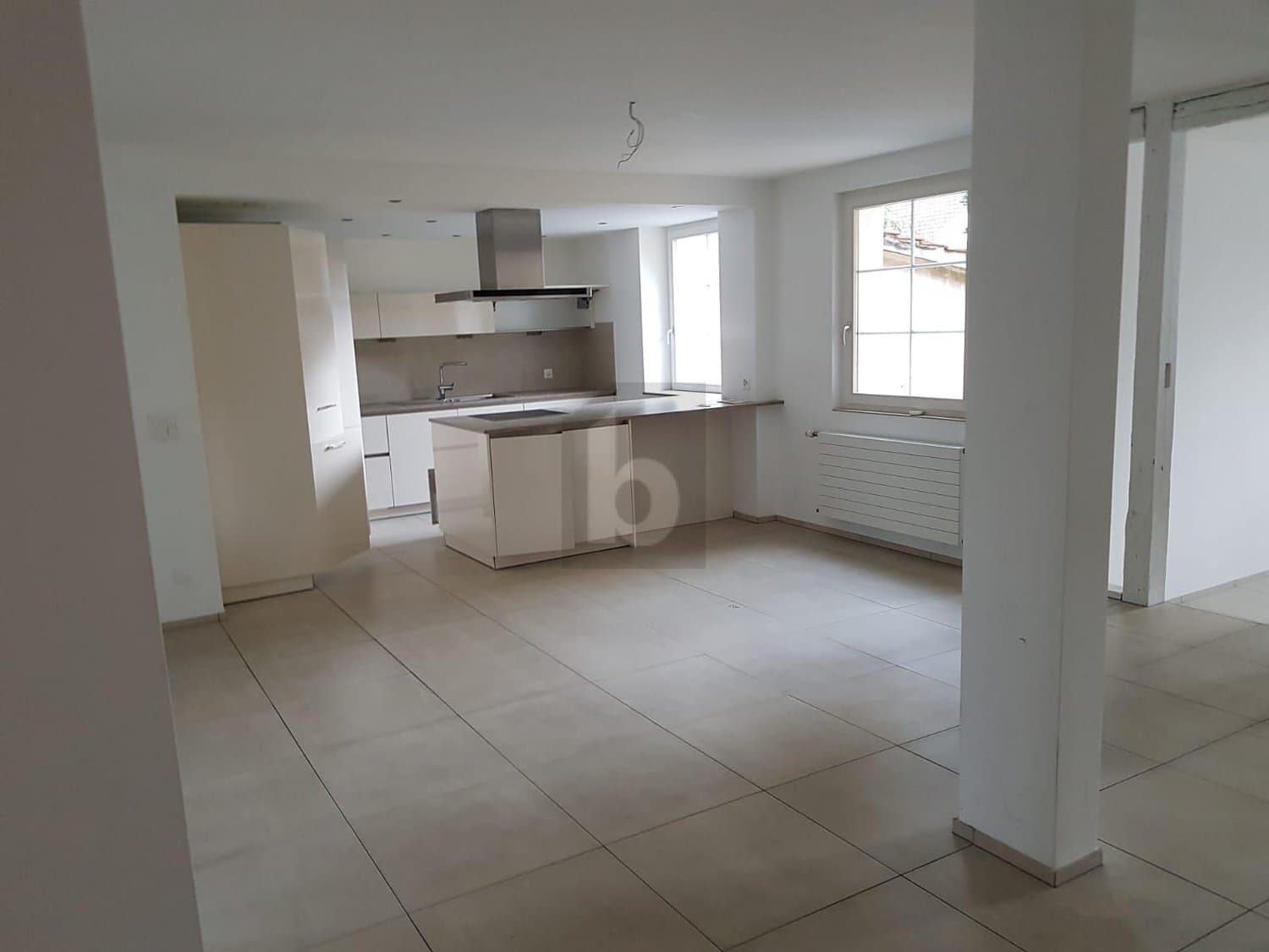 MODERN UND LICHTDURCHFLUTET