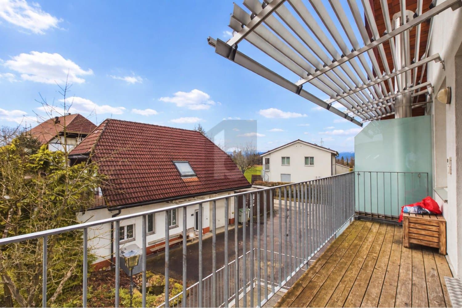 SONNIG, HELL UND FAMILIENFREUNDLICH