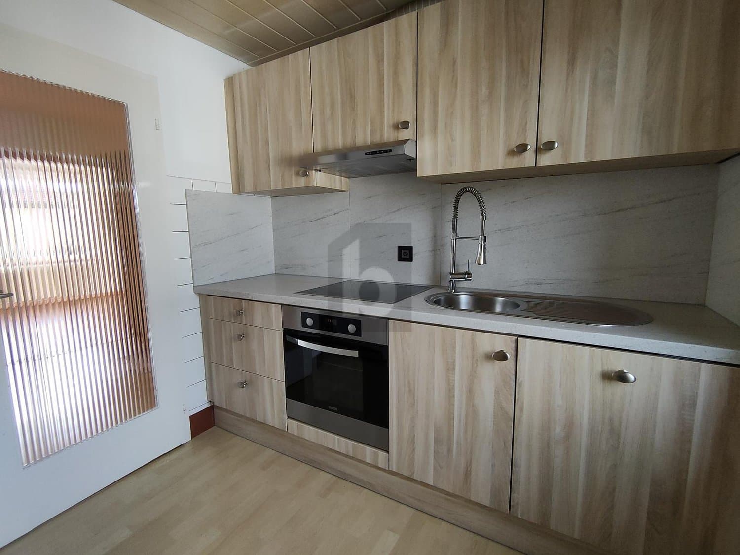 LICHTDURCHFLUTET UND GEMÜTLICH, AN GUTER LAGE