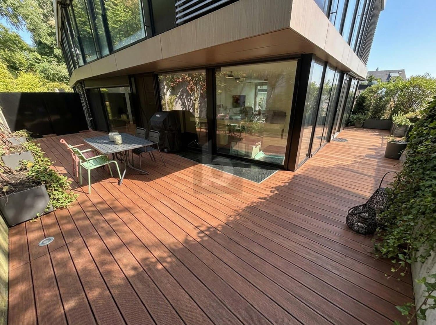 REPRÄSENTATIV UND STYLISCH MIT RIESIGER TERRASSE