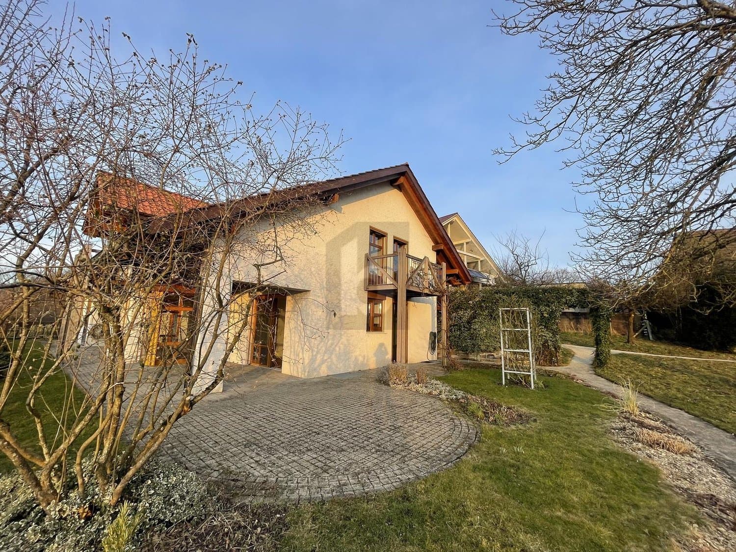 SONNENLAGE MIT WEITBLICK