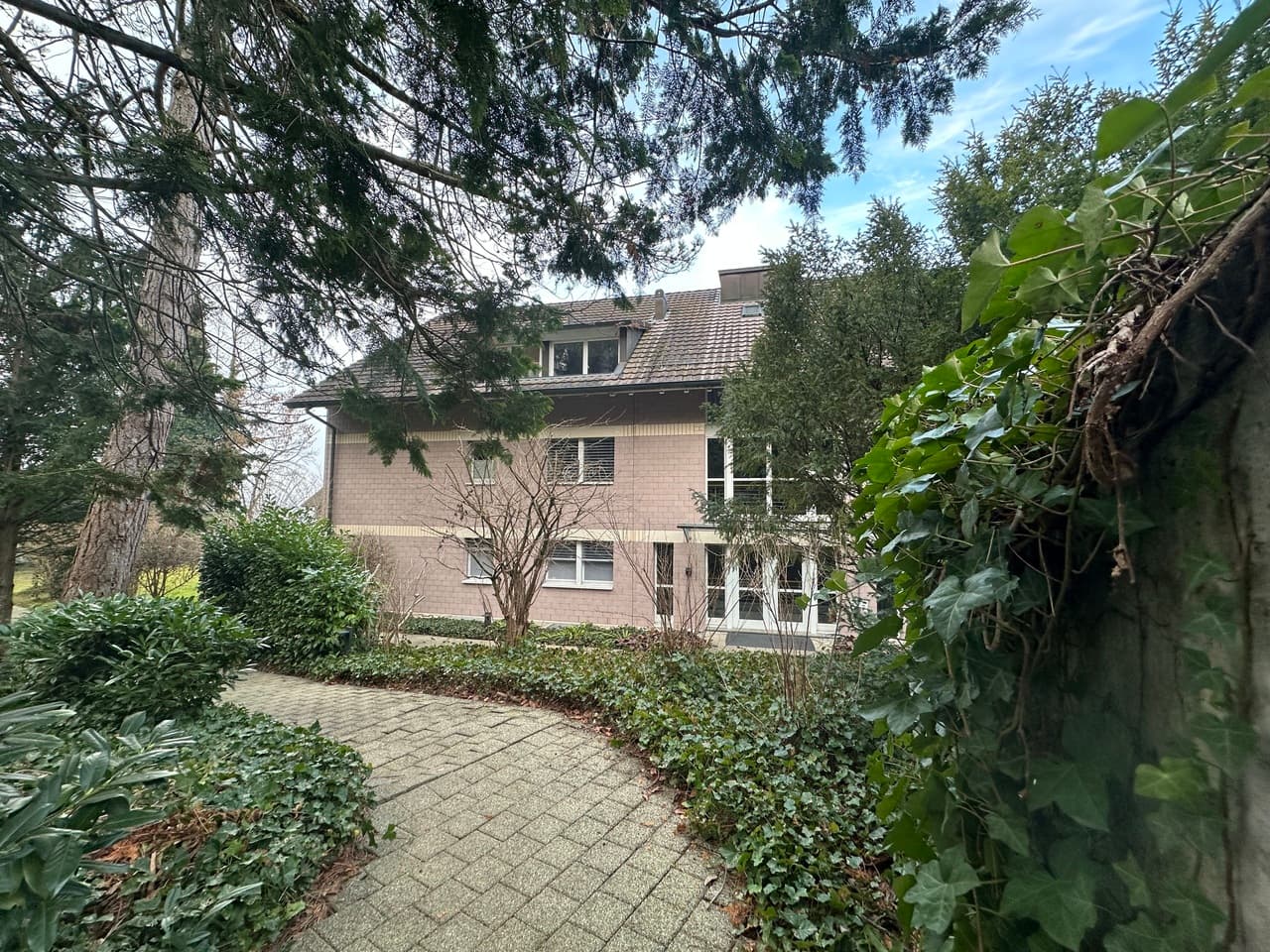 Elegante und grosszügige 6.5 Maisonette Wohnung mit Aussicht auf Basel