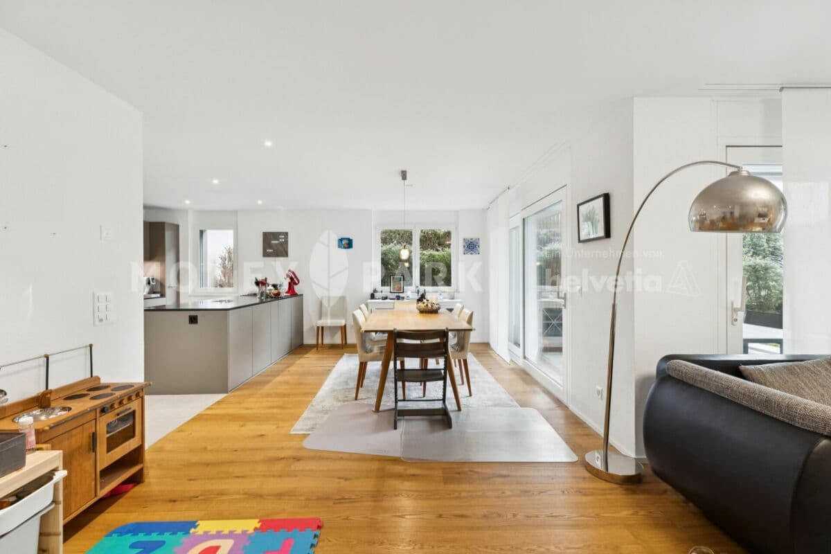 Moderne 4.5-Zimmer-Wohnung im Erdgeschoss