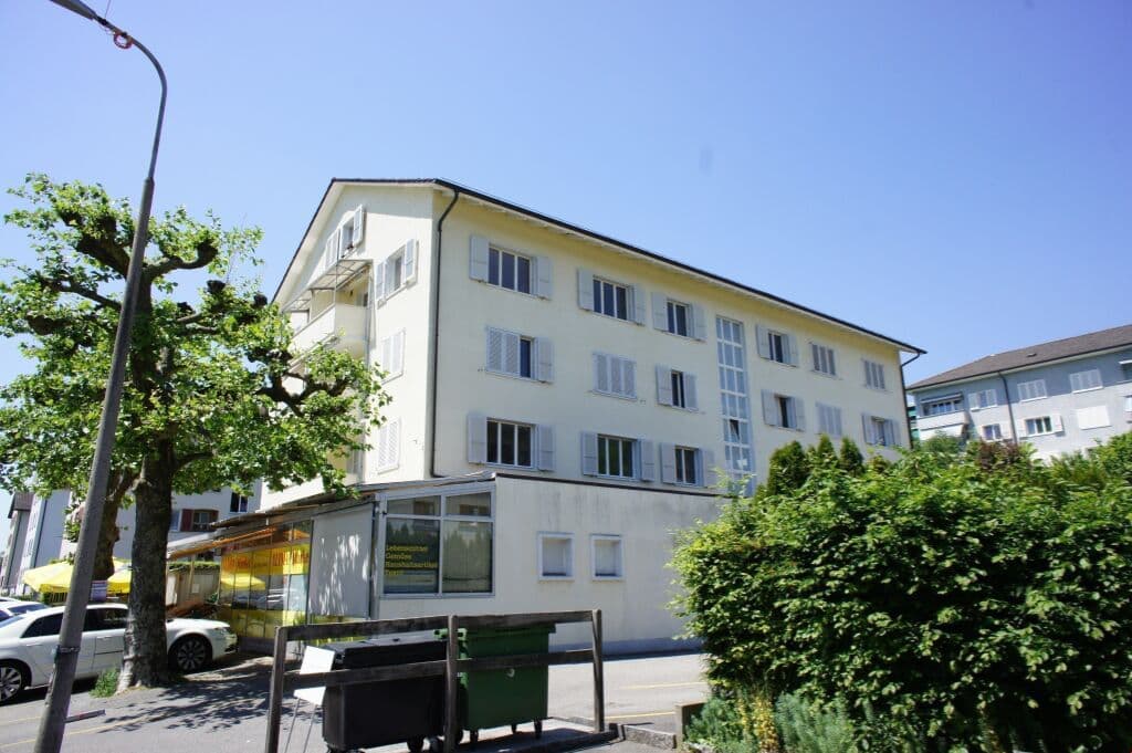 Grosszügige und helle Wohnung an ruhiger Lage!